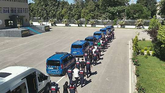 Gaziantep merkezli 13 ilde siber dolandırıcılık operasyonu: 19 tutuklama
