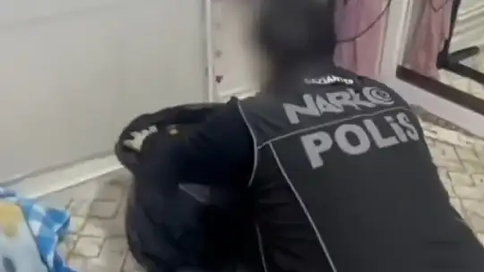 Gaziantep'te 22 kilo skunk ile çok sayıda silah ele geçirildi: 7 gözaltı