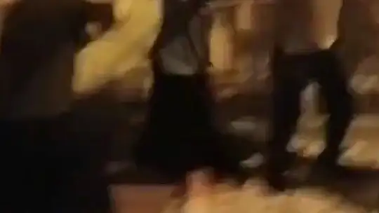 Gaziantep'te 4 kadın, sokakta oturan başka bir kadını sopalarla darp etti