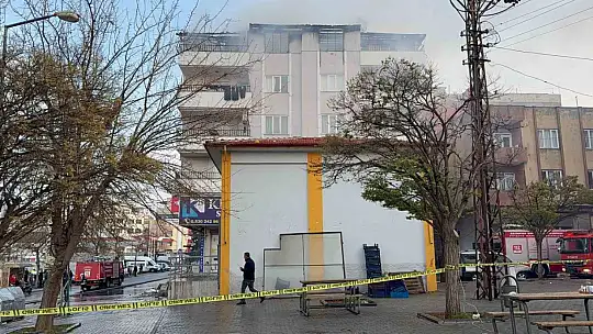 Gaziantep'te 4 katlı apartmanın terasında korkutan yangın
