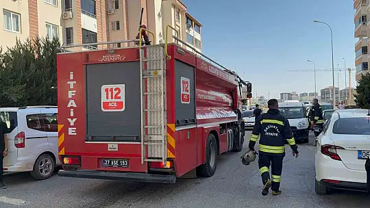 Gaziantep'te 4 katlı binanın terasında yangın
