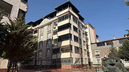 Gaziantep'te 4 katlı binanın terasında yangın