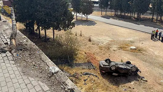 Gaziantep'te 5 metreden şarampole uçan otomobilin sürücüsü yaralandı