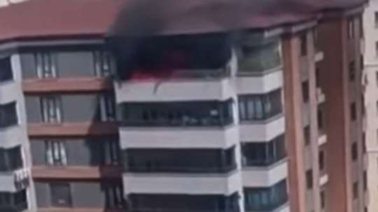Gaziantep'te 8 katlı binada korkutan yangın