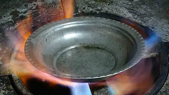 Gaziantep'te 80 yaşındaki kalay ustası mesleğini 70 yıldır sürdürüyor