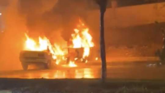Gaziantep'te çarpışan iki otomobil alev topuna döndü