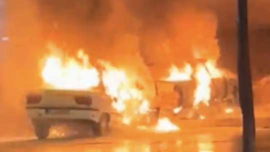 Gaziantep'te çarpışan iki otomobil alev topuna döndü