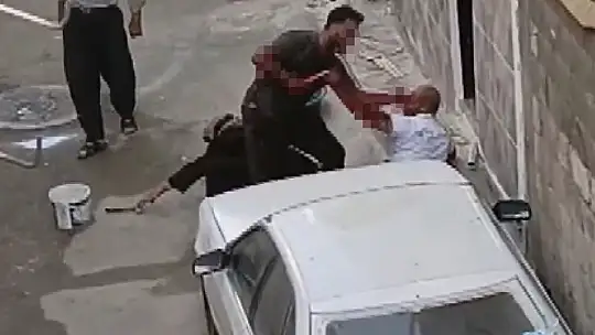 Gaziantep'te dehşete düşüren görüntüler: Annesini tekmeledi, ağabeyini defalarca bıçaklayarak öldürdü