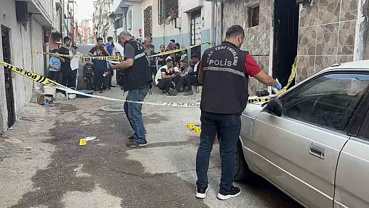 Gaziantep'te dehşete düşüren görüntüler: Annesini tekmeledi, ağabeyini defalarca bıçaklayarak öldürdü