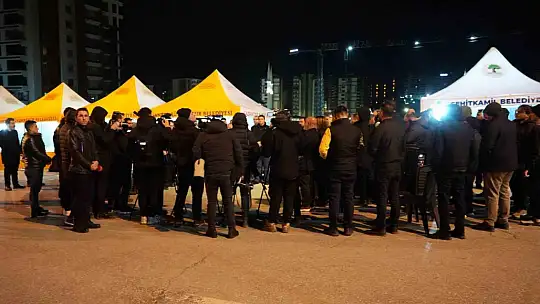 Gaziantep'te deprem şehitleri 3'üncü yılında göz yaşlarıyla anıldı