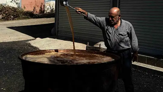 Gaziantep'te dev kazanlar pekmez yapımı için kaynıyor