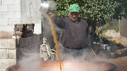 Gaziantep'te dev kazanlar pekmez yapımı için kaynıyor