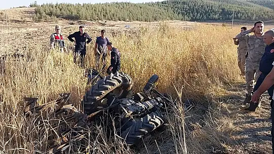 Gaziantep'te devrilen traktörün sürücüsü hayatını kaybetti