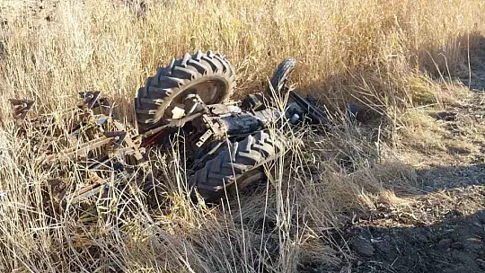 Gaziantep'te devrilen traktörün sürücüsü hayatını kaybetti