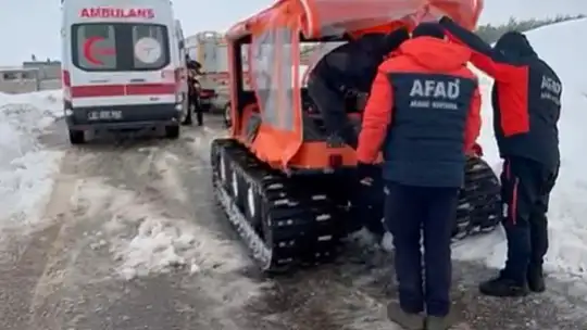 Gaziantep'te düşük riski olan hamile kadın paletli kar aracıyla kurtarıldı