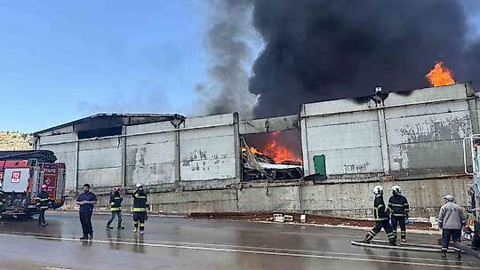 Gaziantep'te fabrika yangınına müdahale sürüyor
