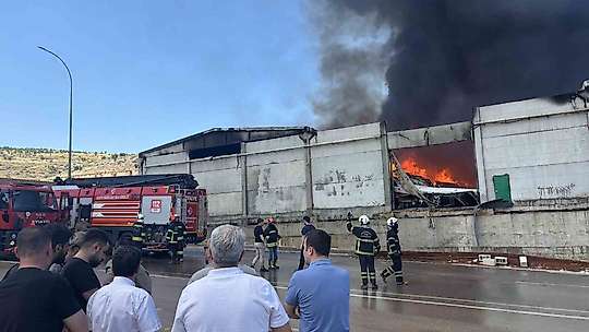 Gaziantep'te fabrika yangınına müdahale sürüyor