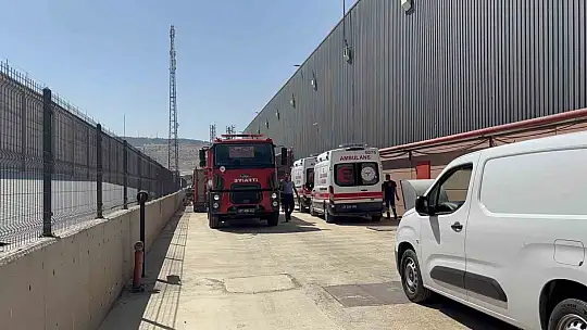 Gaziantep'te fabrika yangınında 2 kişi dumandan etkilendi