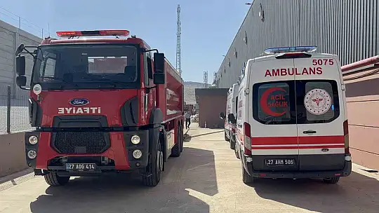 Gaziantep'te fabrika yangınında 2 kişi dumandan etkilendi