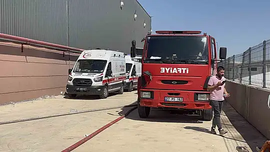 Gaziantep'te fabrika yangınında 2 kişi dumandan etkilendi