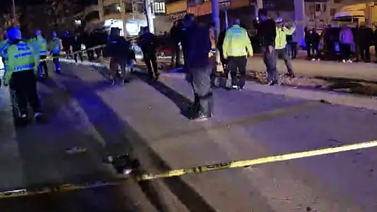 Gaziantep'te feci kaza: Otomobilin çarptığı anne öldü, kızı ağır yaralandı