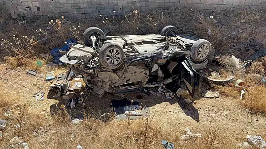 Gaziantep'te hafif ticari aracın çarptığı otomobil ters döndü: Aynı aileden 4'ü çocuk 6 yaralı