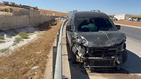 Gaziantep'te hafif ticari aracın çarptığı otomobil ters döndü: Aynı aileden 4'ü çocuk 6 yaralı