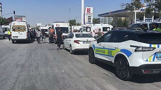 Gaziantep'te işçi servisi tıra arkadan çarptı: 11 yaralı