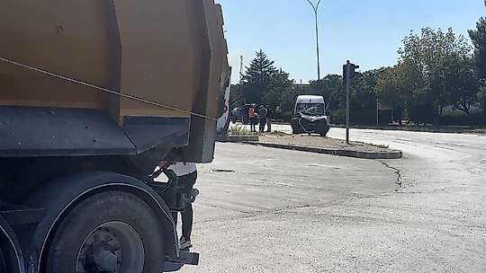Gaziantep'te işçi servisi tıra arkadan çarptı: 11 yaralı