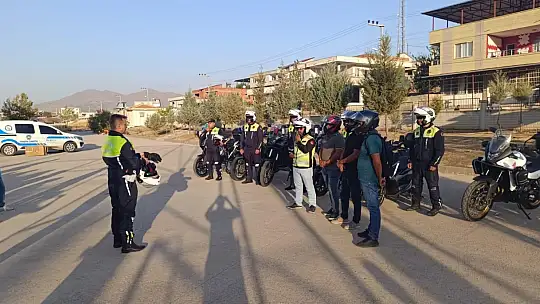 Gaziantep'te jandarmadan 150 motosiklet sürücüsüne güvenli sürüş eğitimi