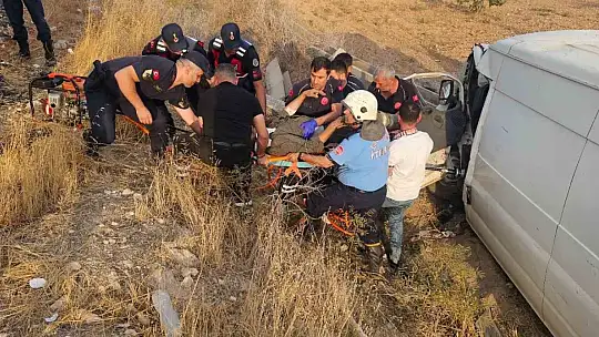 Gaziantep'te kamyonet şarampole uçtu: 2 ağır yaralı