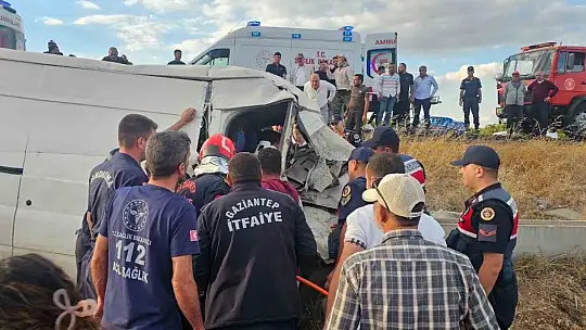Gaziantep'te kamyonet şarampole uçtu: 2 ağır yaralı
