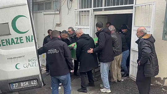 Gaziantep'te otomobil tıra arkadan çarptı: 3 kardeş hayatını kaybetti