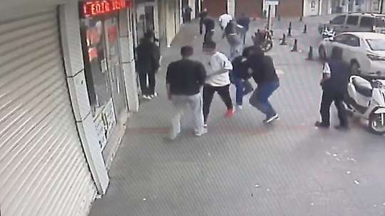Gaziantep'te silahlı kavgada 4 kişi yaralandı: O anlar kamerada