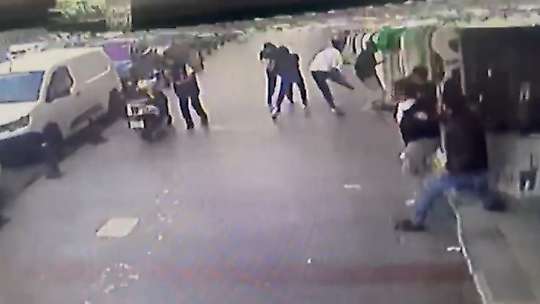 Gaziantep'te silahlı kavgada 4 kişi yaralandı: O anlar kamerada