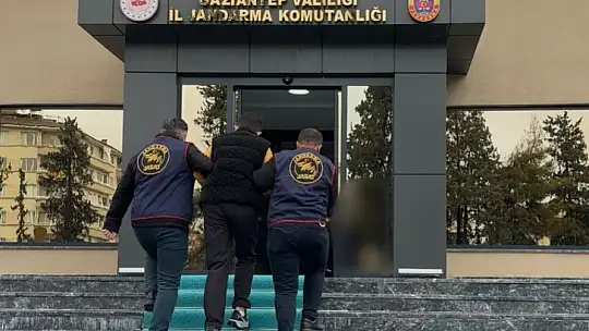 Gaziantep'te silahlı yağma suçundan aranan şahıs mutfak dolabında yakalandı