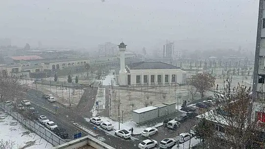 Gaziantep'te yoğun kar yağışı etkili oluyor