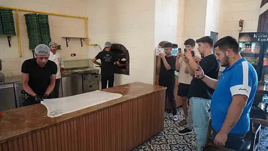 Gaziantepli katmer ustalarından İtalyanları kıskandıran şov