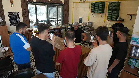 Gaziantepli katmer ustalarından İtalyanları kıskandıran şov