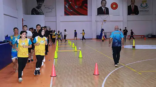 Gençler polis olmak için Haliliye'de ter döküyor