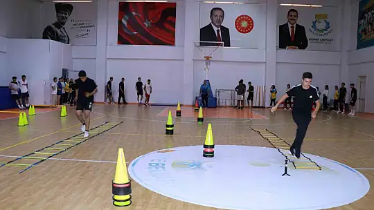 Gençler polis olmak için Haliliye'de ter döküyor