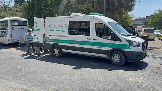 Geri manevra yapan kamyonetin altında kalan çocuk hayatını kaybetti