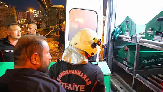 Göçük altında kalan iş makinası operatörünün cansız bedenine ulaşıldı
