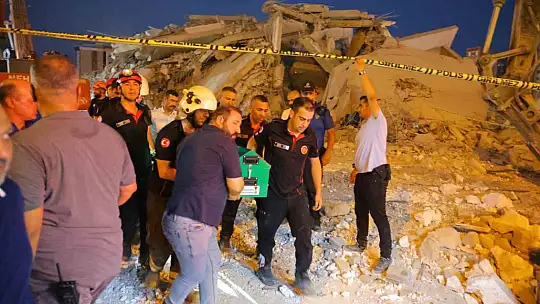 Göçük altında kalan iş makinası operatörünün cansız bedenine ulaşıldı
