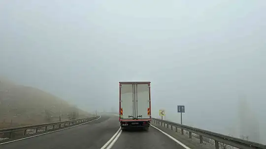 Göksun'da sis etkili oldu