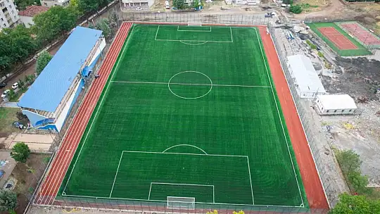 Gölbaşı ilçe stadyumu santra vuruşuyla açıldı