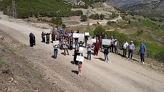 Gölbaşı'nda köylülerden hayvan barınağı tepkisi: 'Gölbaşı Belediye Başkanı çok istiyorsa kendi köyüne barınak yapsın'