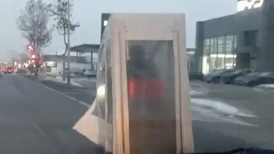 Gören bir daha baktı