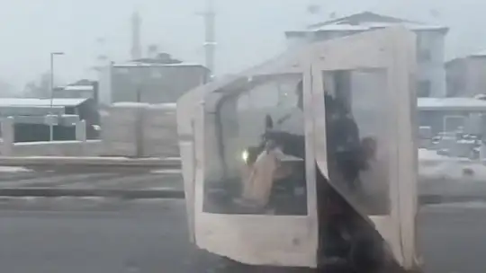 Gören bir daha baktı