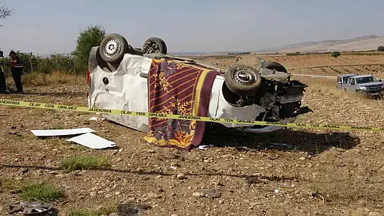 Hafif ticari araç ile otomobil çarpıştı: 1 ölü, 1 yaralı